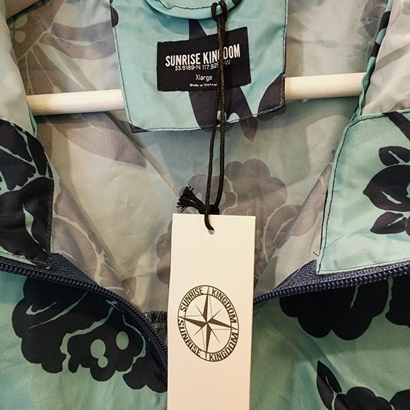 Sunrise Kingdom Hawaiian Windbreaker - Picture 4 of 6